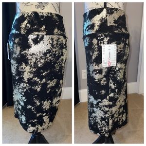 CASSIE BY LULAROE PENCIL SKIRT.         B-204